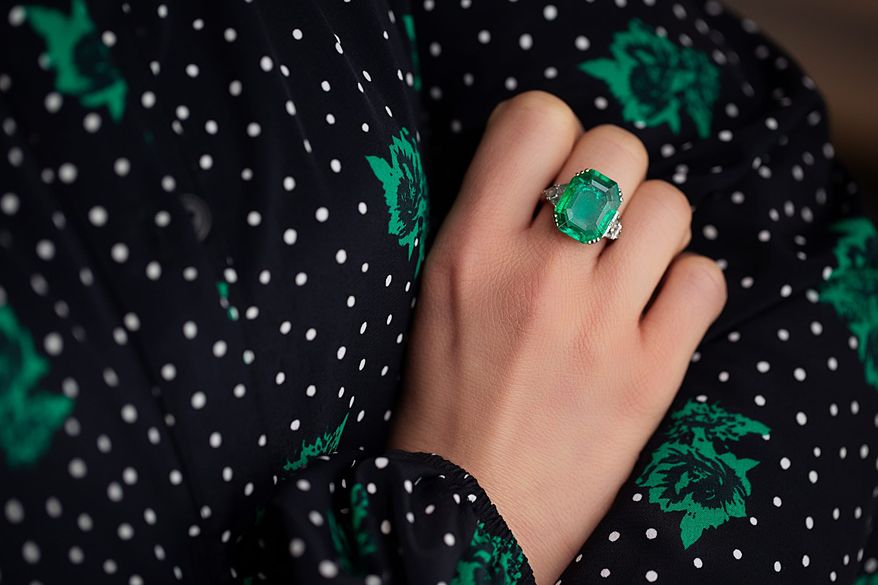 On-figure jewelry photography | social media & advertising | © Sotheby’s