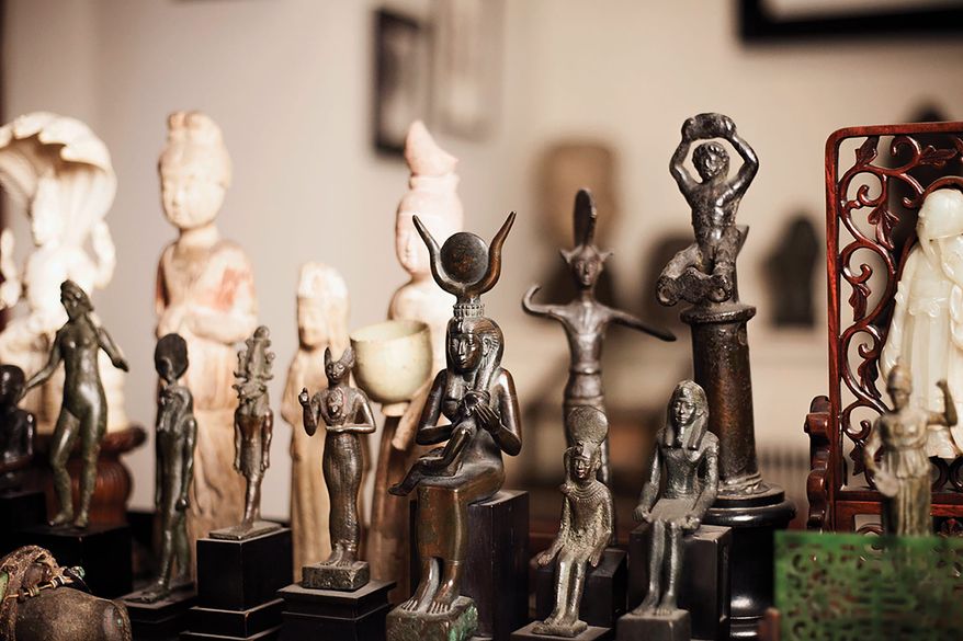 Sigmund Freud's desk Sigmund Freud's collection | collection photography | © Freud Museum London