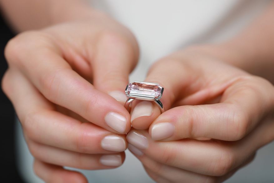 On-figure jewelry photography | social media & advertising | © Sotheby’s