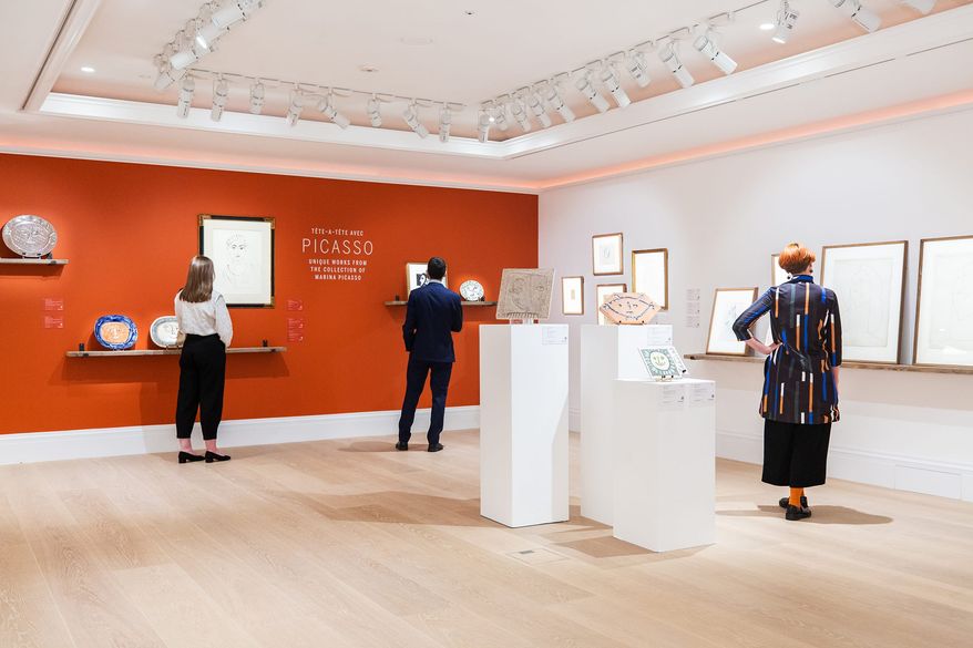 Audience engaging with art | Gallery views & installation shots | © Sotheby’s