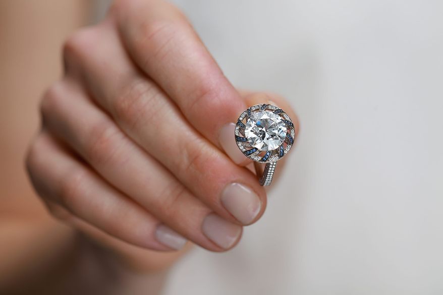 On-figure jewelry photography | social media & advertising | © Sotheby’s