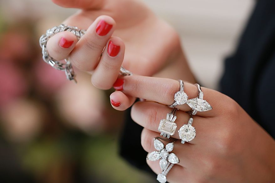 On-figure jewelry photography | social media & advertising | © Sotheby’s