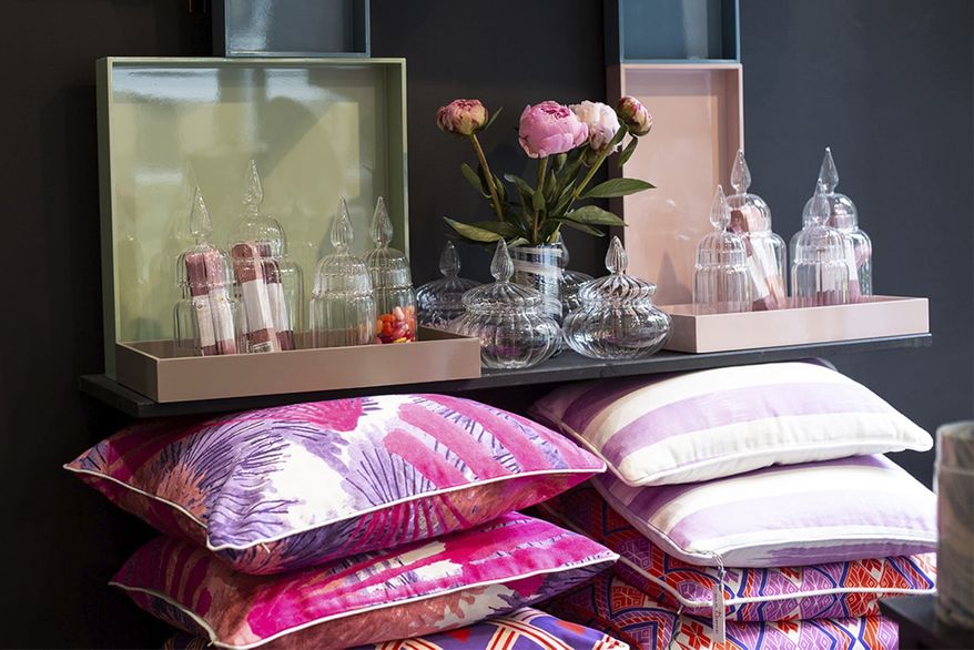 Tableware & cushions | product photography | © Dar Leone