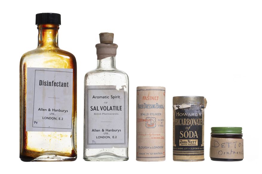 Items from British Red Cross and Order of St John Joint War Organisation First Aid Kit | collection photography | © British Red Cross Museum & Archives