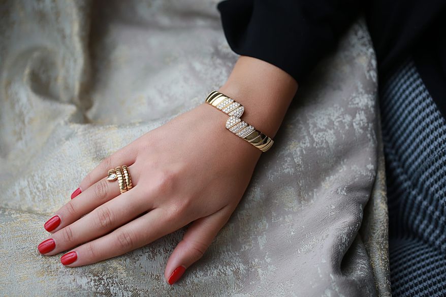 On-figure jewelry photography | social media & advertising | © Sotheby’s