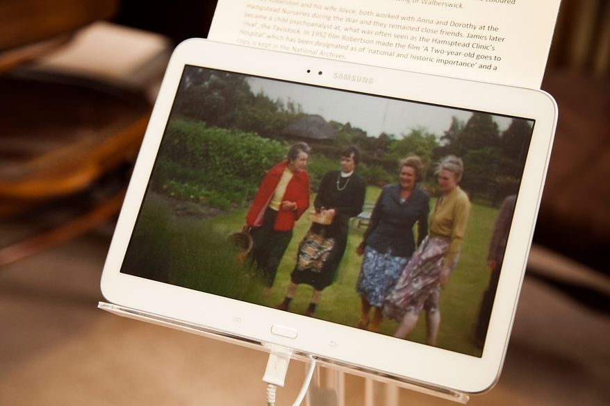 Anna Freud's permanent display | museum photography | © Freud Museum London