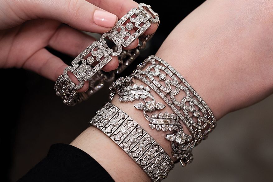 On-figure jewelry photography | social media & advertising | © Sotheby’s